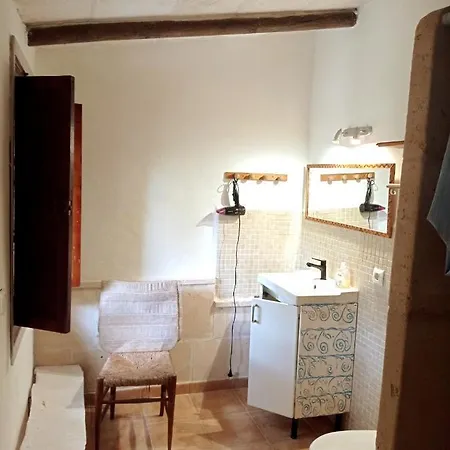Arthouse Mit Haus Galeria 110qm Und Appartementhaus Mit Patio 30qm Holiday home Campos (Mallorca)